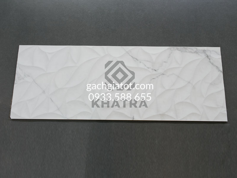Gạch ốp tường 30x80 chiếc lá