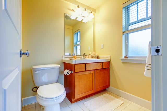 Nhà vệ sinh nhỏ đẹp với ánh sáng tự nhiên