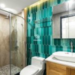 Gạch lông vũ 90300 ốp tường toilet