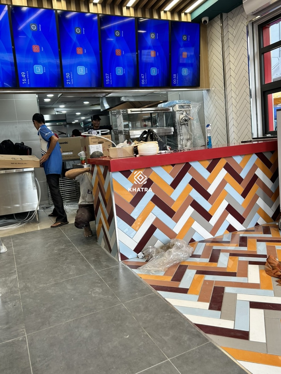 Phối gạch thẻ ốp lát cửa hàng Jollibee VN
