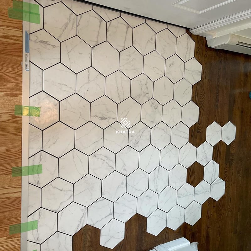 Installation combining 3D020 hexagon tile and wood-look tile