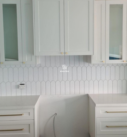 Gạch lông vũ Trắng ốp tường bếp