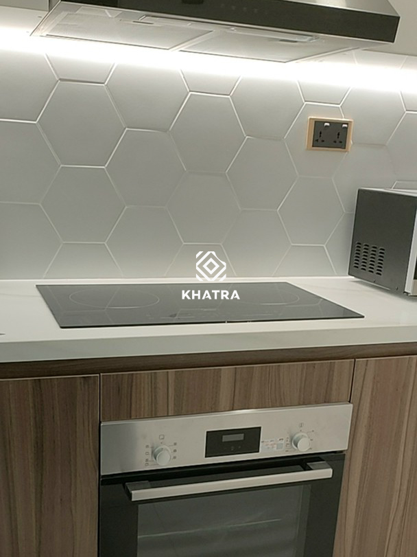 Gạch lục giác trắng ốp tường phòng bếp