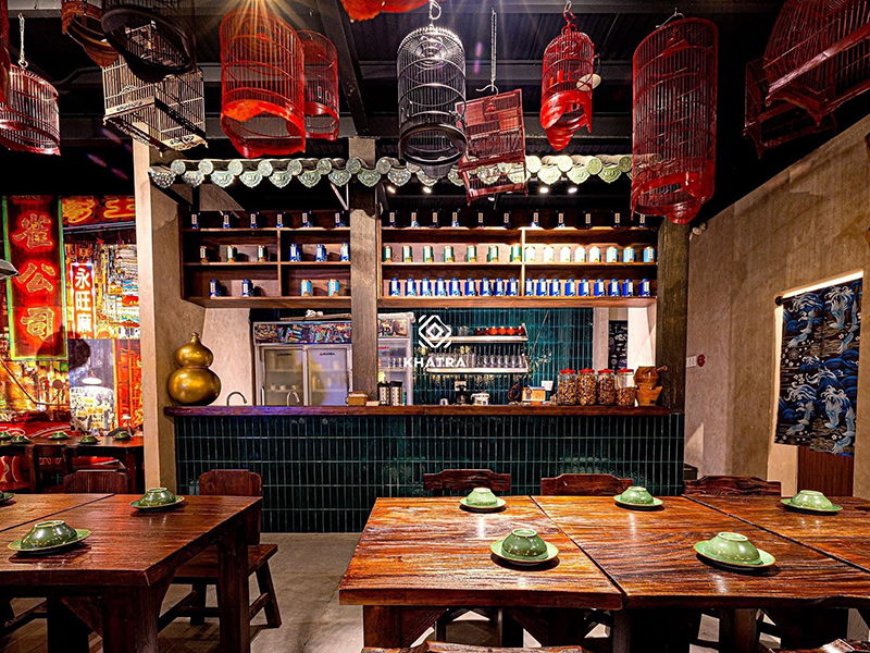 Gạch men rạn ốp quầy bar quán ăn A Mà