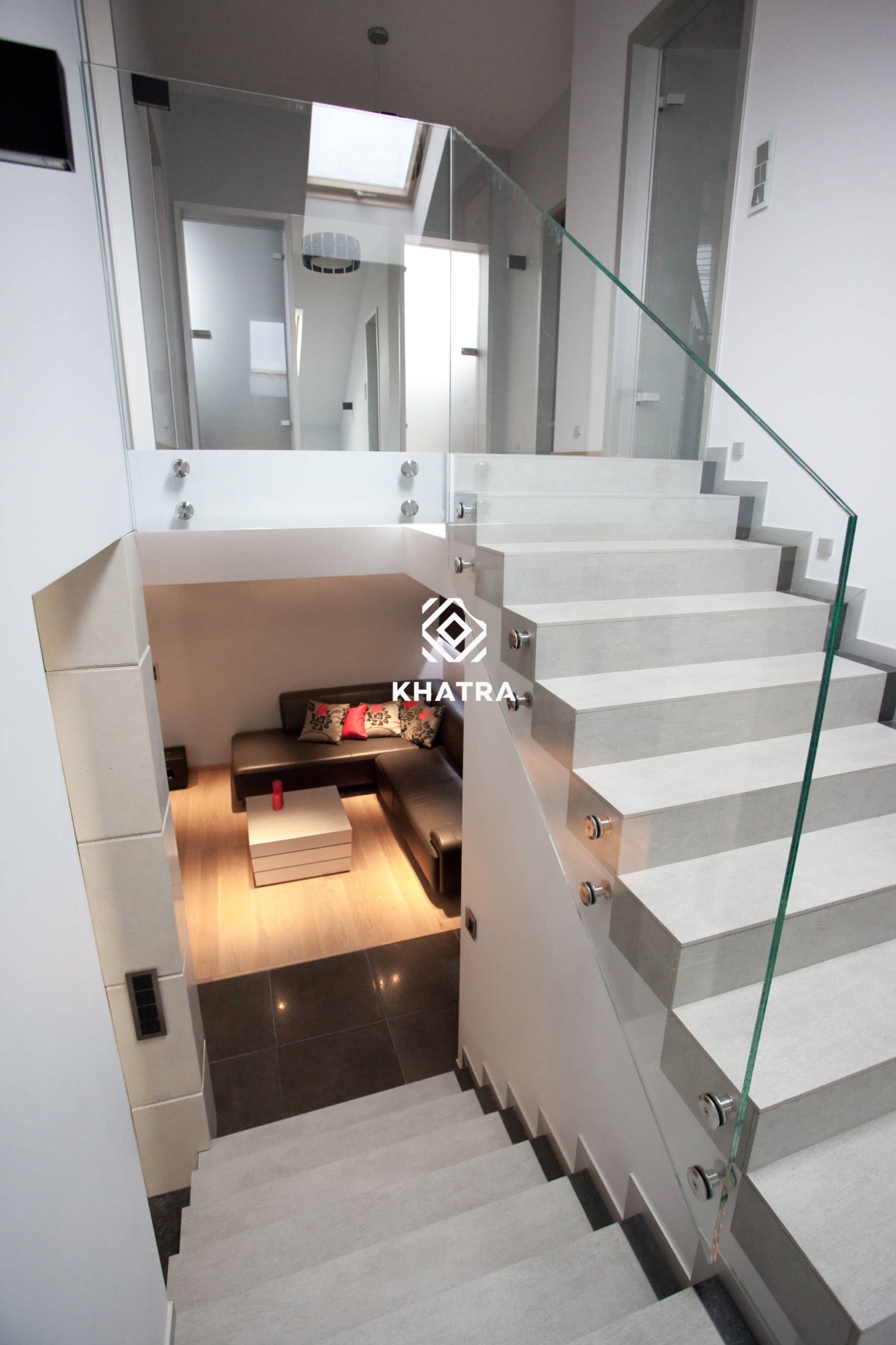 Gạch Cement ốp cầu thang phối kính