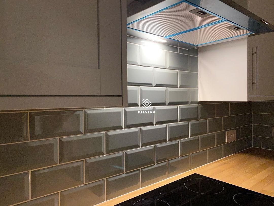 Gạch thẻ vát cạnh 75x150 ốp tường bếp