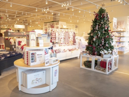 Trang trí Giáng sinh cho cửa hàng bán đồ trẻ em Trang trí noel và những mẹo nhất định phải biết