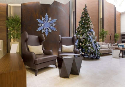 Trang trí cây thông Noel cho văn phòng công ty Trang trí noel và những mẹo nhất định phải biết