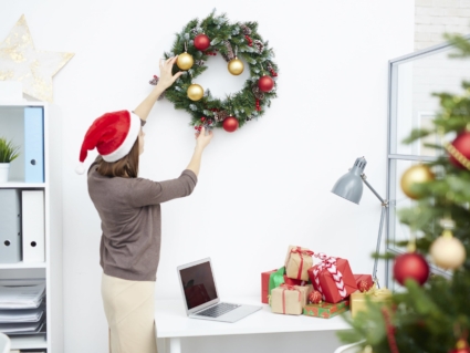 Treo vòng hoa trang trí Noel