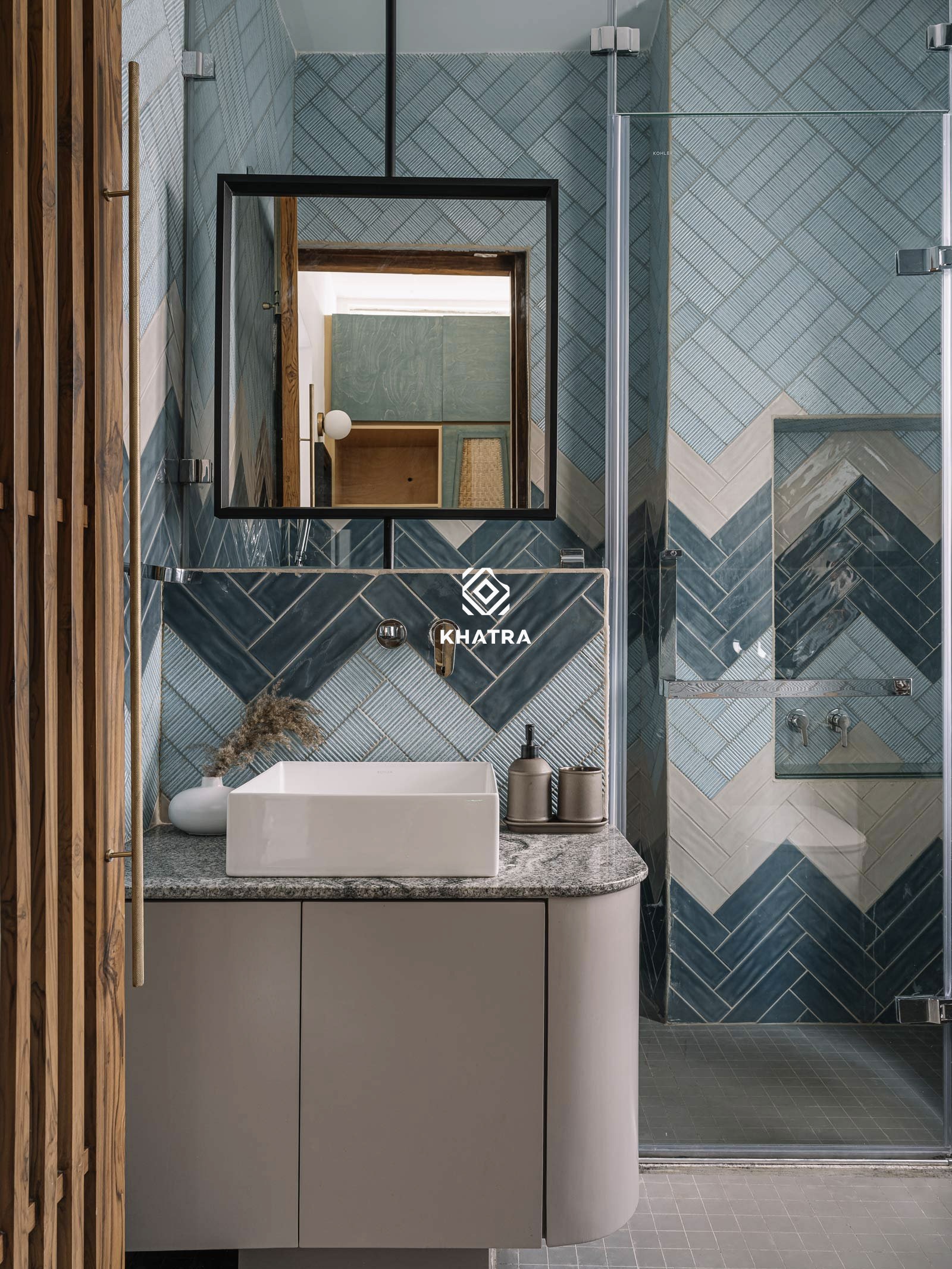 Stripe tiles paired with subway wall tiles