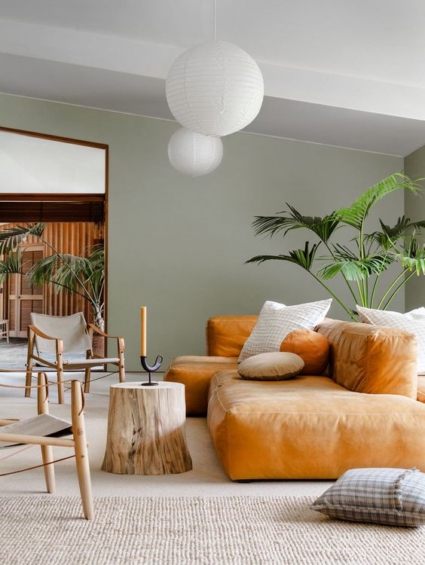 Thiết kế phòng khách với nội thất màu nổi bậc