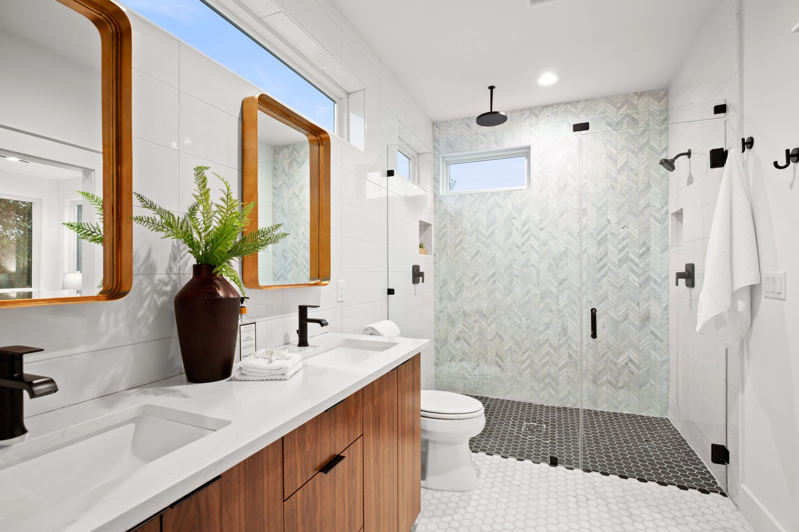 Gạch Mosaic đá ốp tường phòng tắm