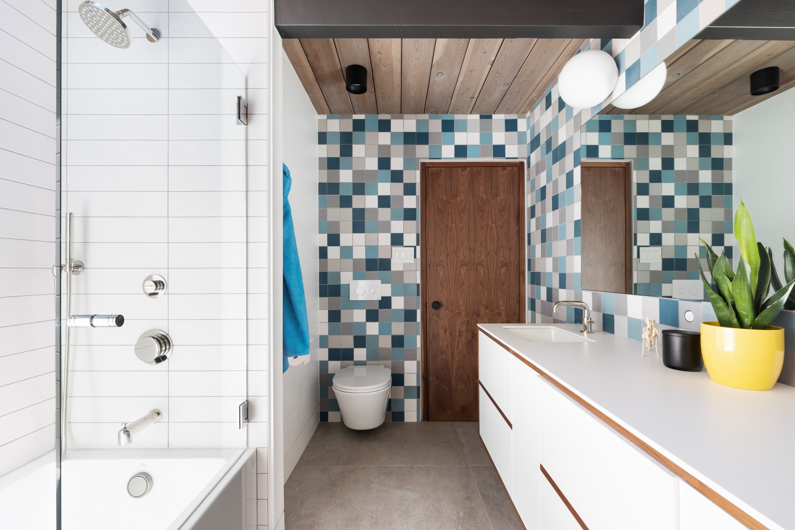 Gạch Mosaic nhựa nhiều màu ốp tường nhà tắm