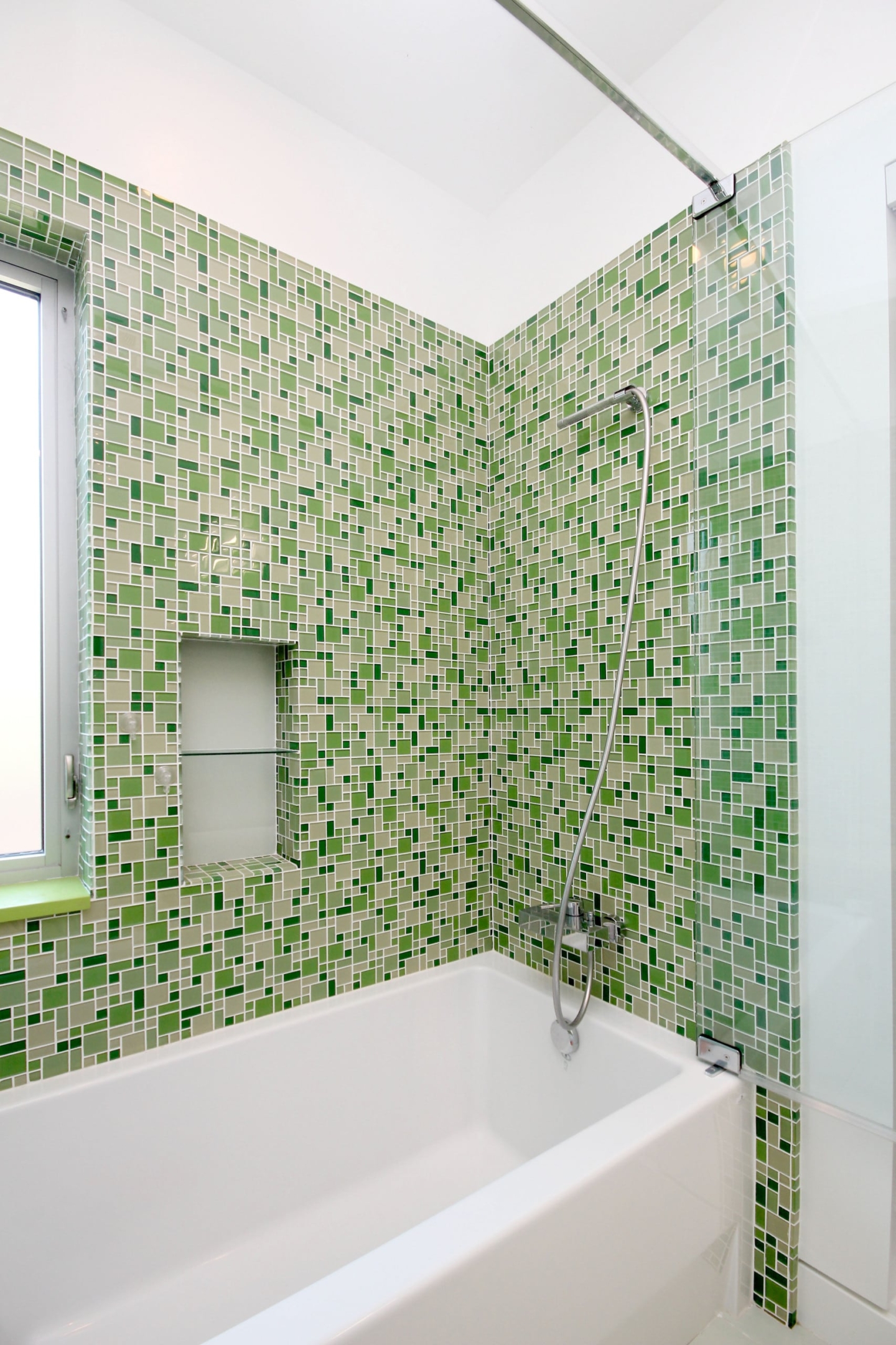 Gạch Mosaic thuỷ tinh ốp tường nhà tắm