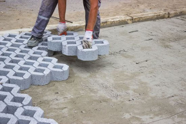 Cách tự lát gạch trồng cỏ tại nhà