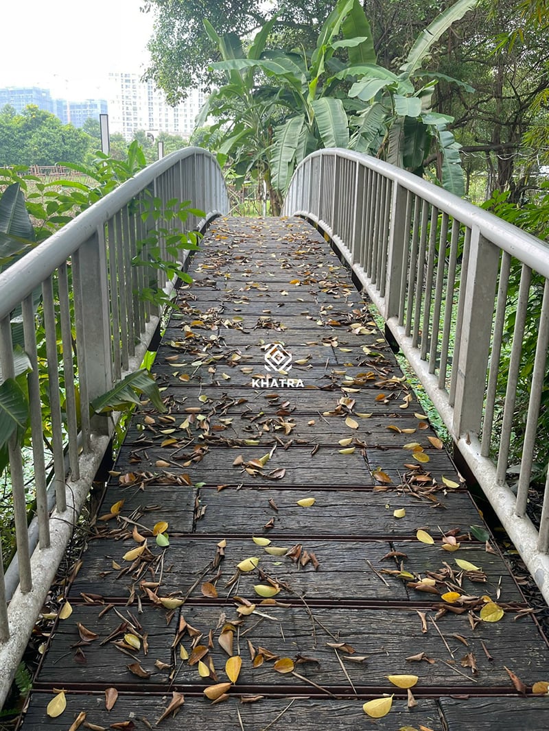 Outdoor wood-look tiles for pedestrian bridges