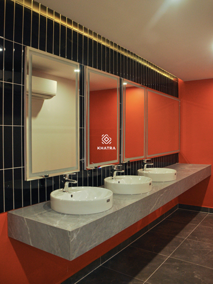 Gạch KR-612616D phối thẻ đen ốp lát WC