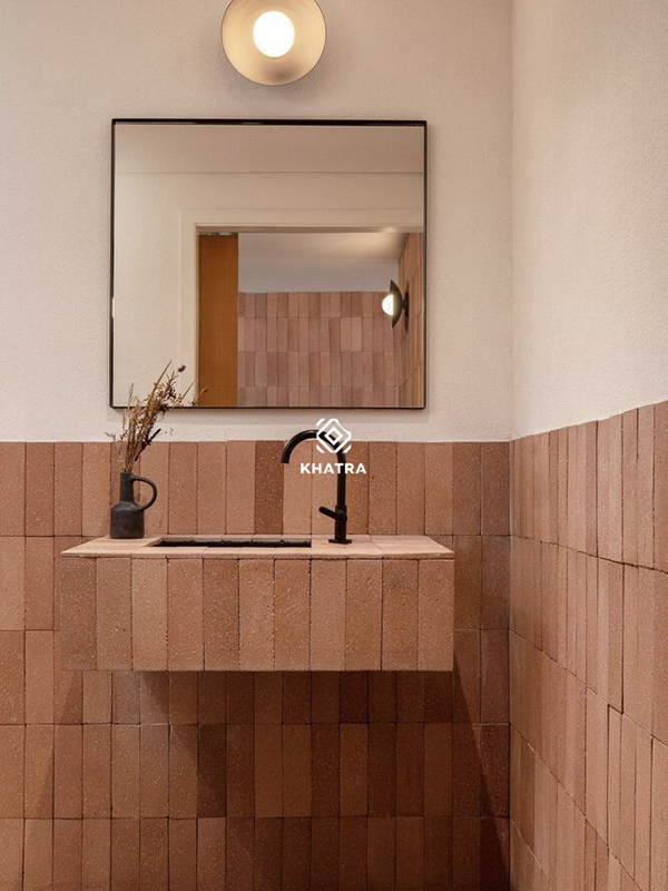 Antique-look red facing bricks for bathroom wall cladding