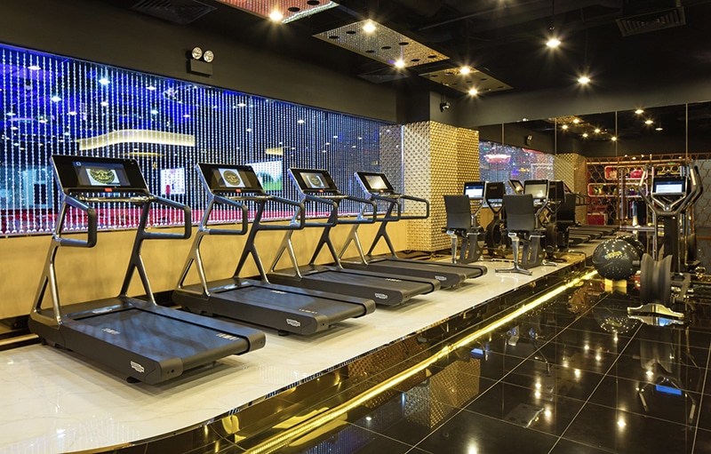 Gạch lát nền 60x60 ở phòng tập California Fitness & Yoga